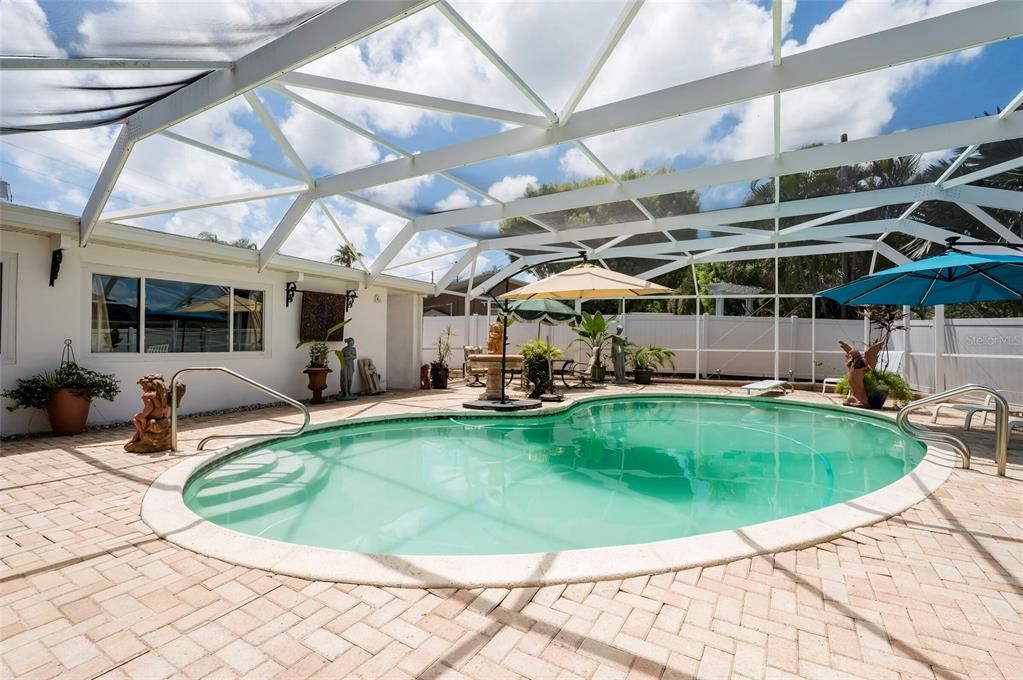 For Sale: $950,000 (4 beds, 3 baths, 2757 Square Feet)