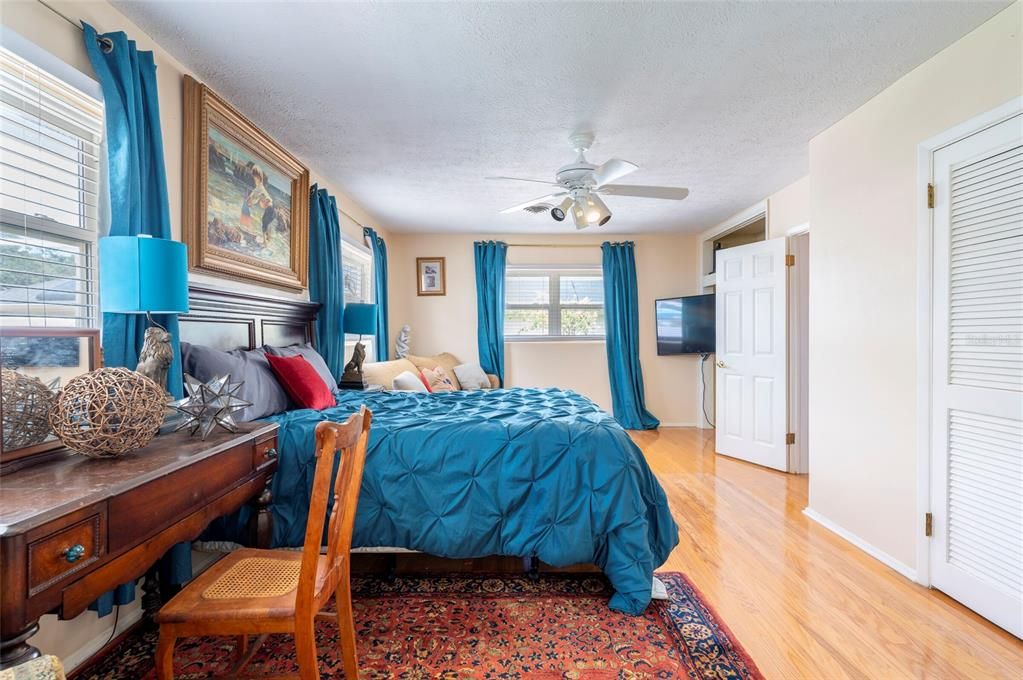 For Sale: $950,000 (4 beds, 3 baths, 2757 Square Feet)
