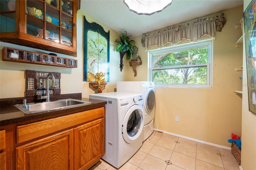 For Sale: $950,000 (4 beds, 3 baths, 2757 Square Feet)