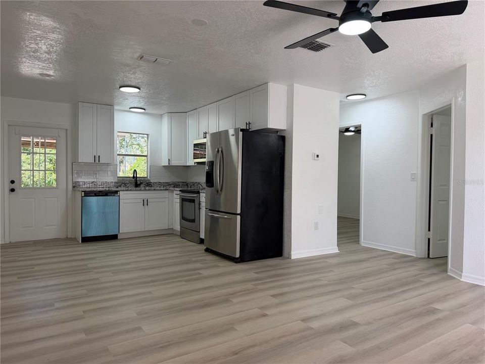 En Venta: $279,900 (3 camas, 2 baños, 1040 Pies cuadrados)