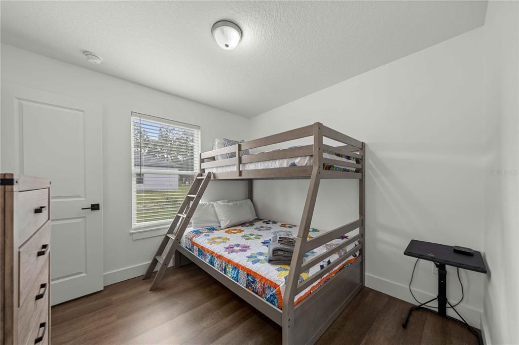 For Sale: $265,000 (3 beds, 2 baths, 1001 Square Feet)