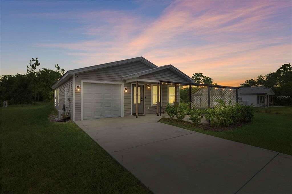 For Sale: $265,000 (3 beds, 2 baths, 1001 Square Feet)