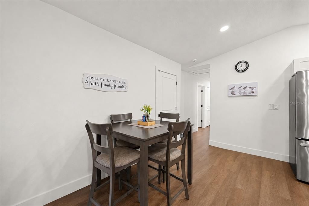 For Sale: $265,000 (3 beds, 2 baths, 1001 Square Feet)