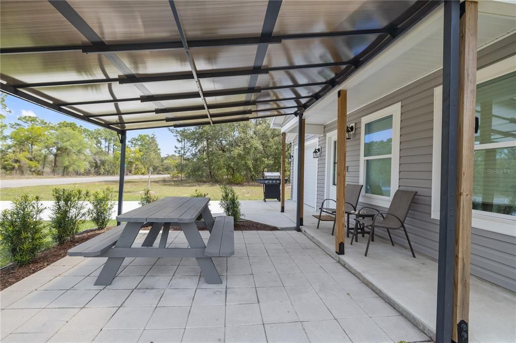 For Sale: $265,000 (3 beds, 2 baths, 1001 Square Feet)