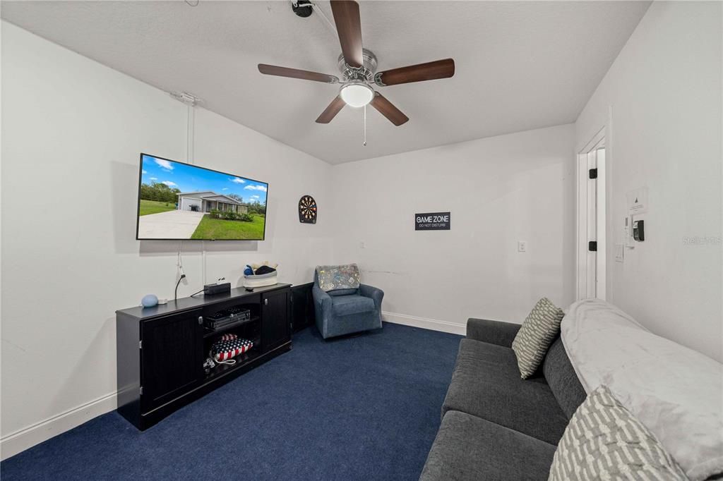 For Sale: $265,000 (3 beds, 2 baths, 1001 Square Feet)
