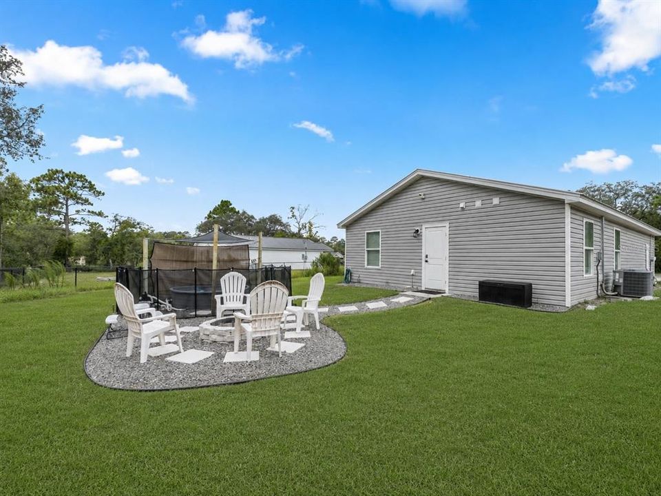For Sale: $265,000 (3 beds, 2 baths, 1001 Square Feet)