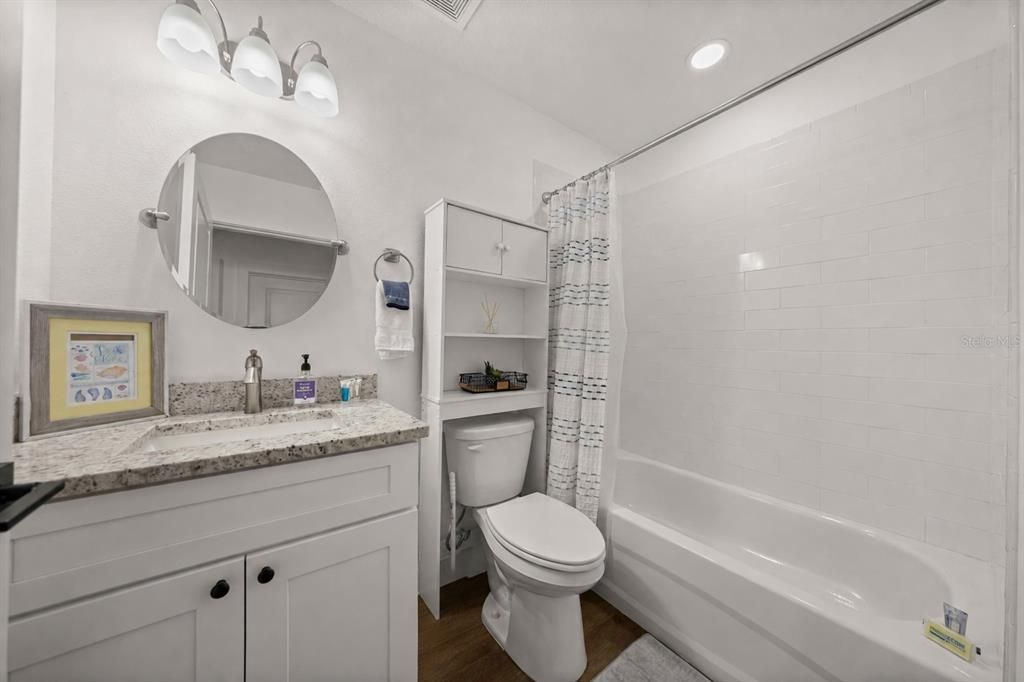 For Sale: $265,000 (3 beds, 2 baths, 1001 Square Feet)