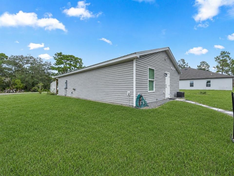 For Sale: $265,000 (3 beds, 2 baths, 1001 Square Feet)