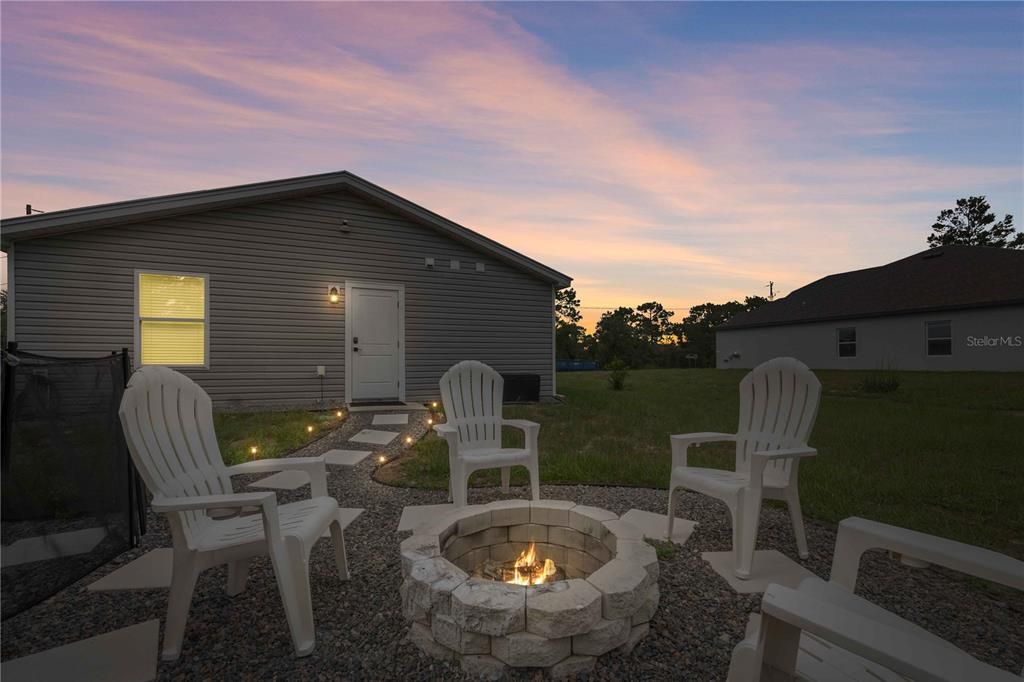 For Sale: $265,000 (3 beds, 2 baths, 1001 Square Feet)