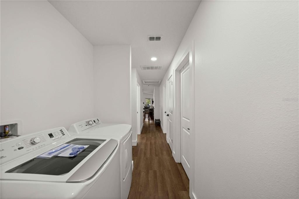 For Sale: $265,000 (3 beds, 2 baths, 1001 Square Feet)