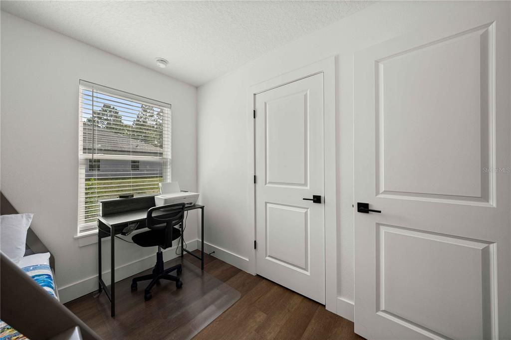 For Sale: $265,000 (3 beds, 2 baths, 1001 Square Feet)