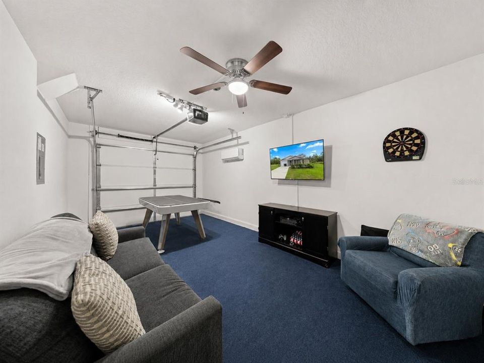 For Sale: $265,000 (3 beds, 2 baths, 1001 Square Feet)