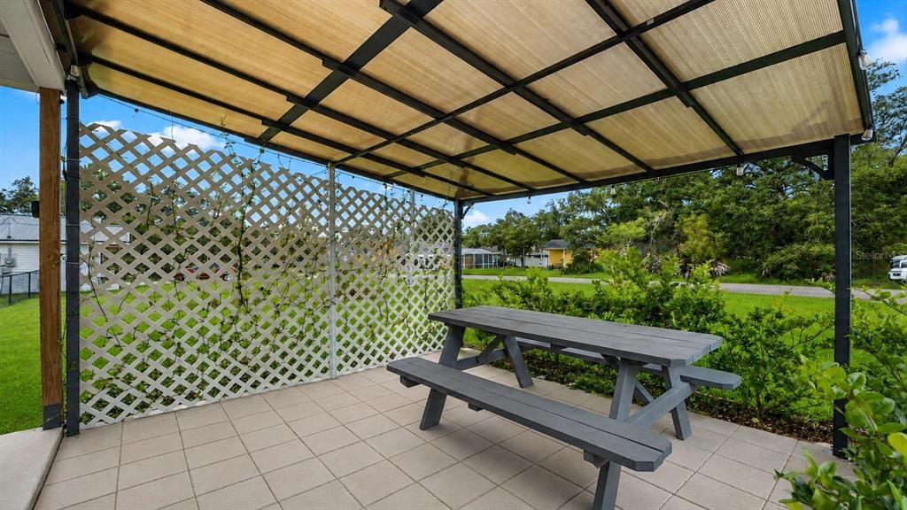 For Sale: $265,000 (3 beds, 2 baths, 1001 Square Feet)