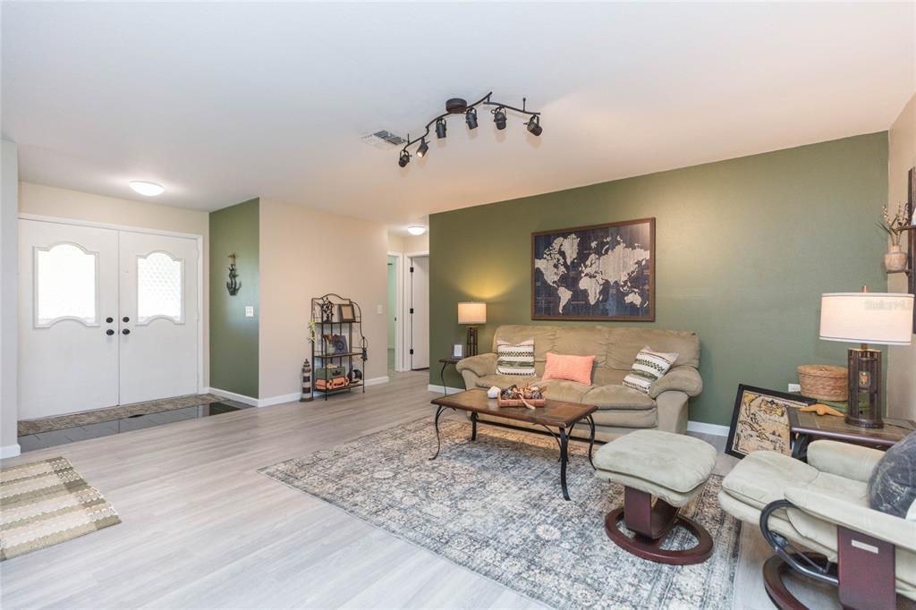 For Sale: $238,000 (2 beds, 2 baths, 1646 Square Feet)
