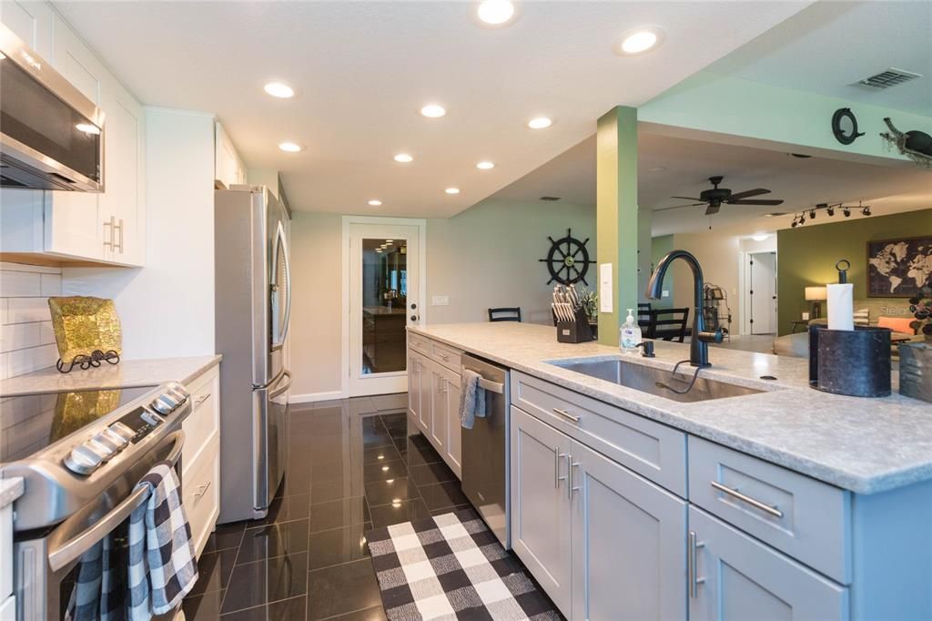 For Sale: $238,000 (2 beds, 2 baths, 1646 Square Feet)