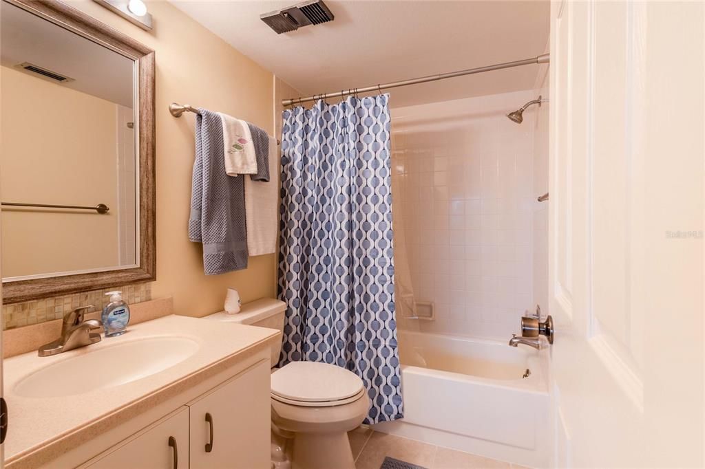 For Rent: $2,000 (2 beds, 2 baths, 1108 Square Feet)