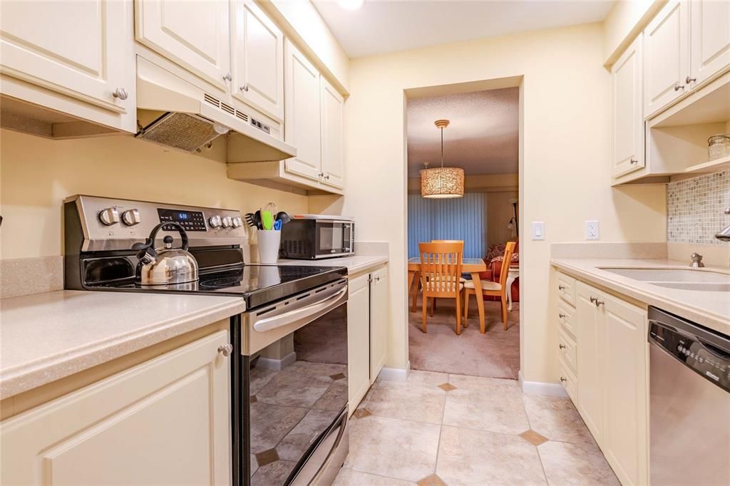 For Rent: $2,000 (2 beds, 2 baths, 1108 Square Feet)