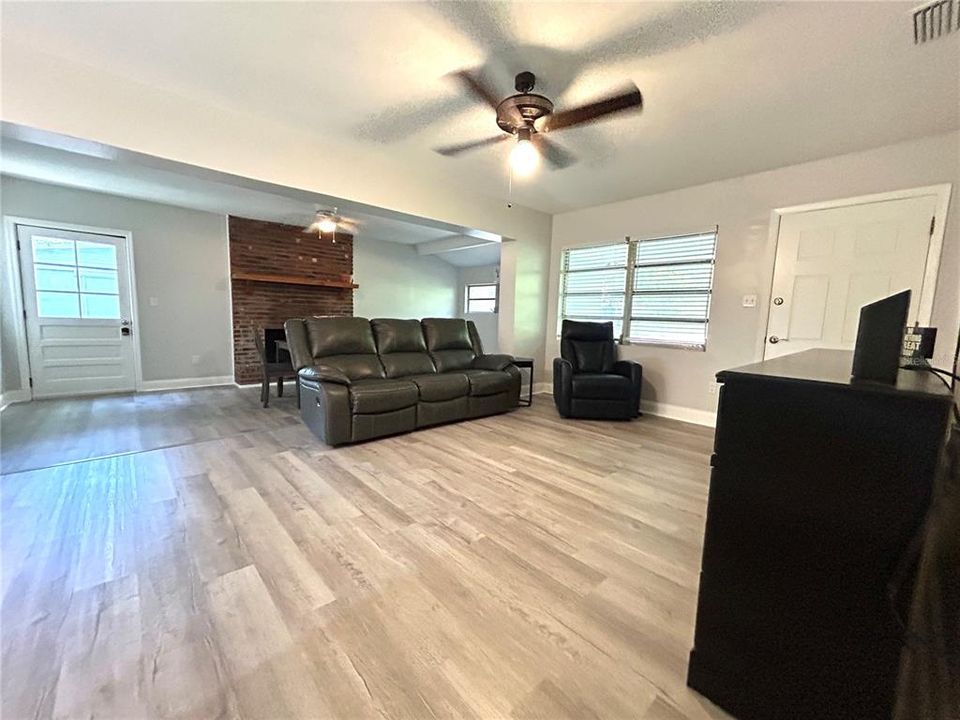 For Rent: $2,100 (3 beds, 2 baths, 1345 Square Feet)