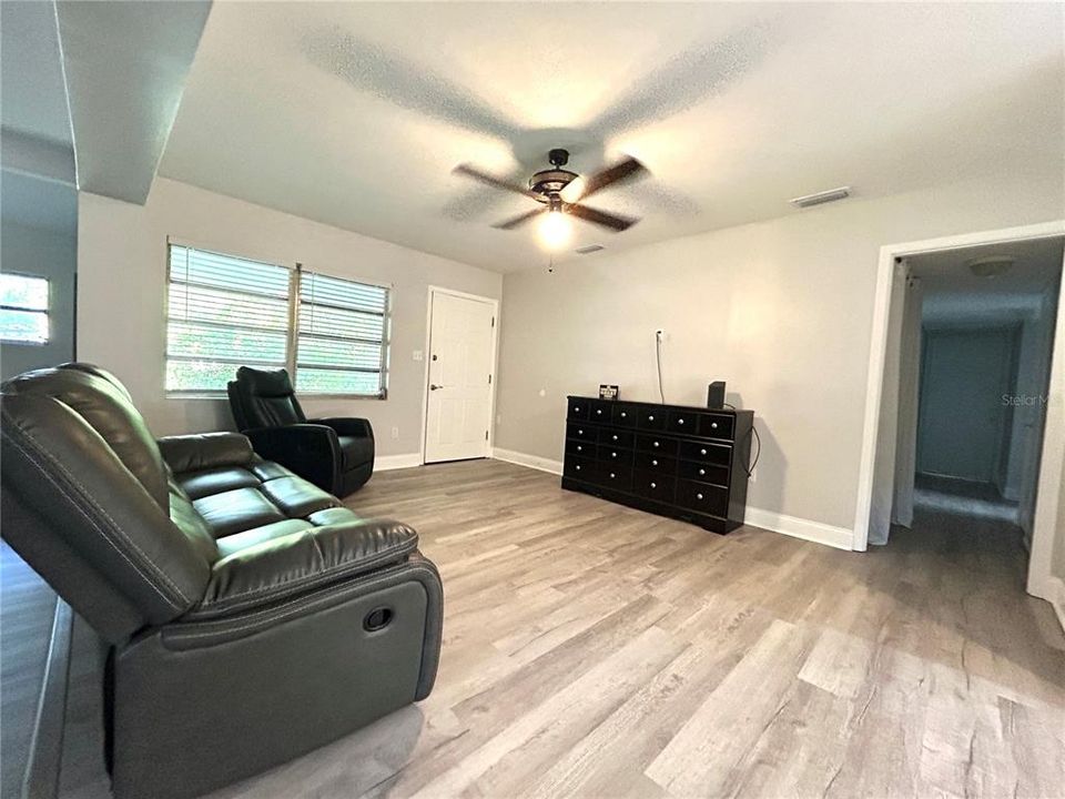 For Rent: $2,100 (3 beds, 2 baths, 1345 Square Feet)