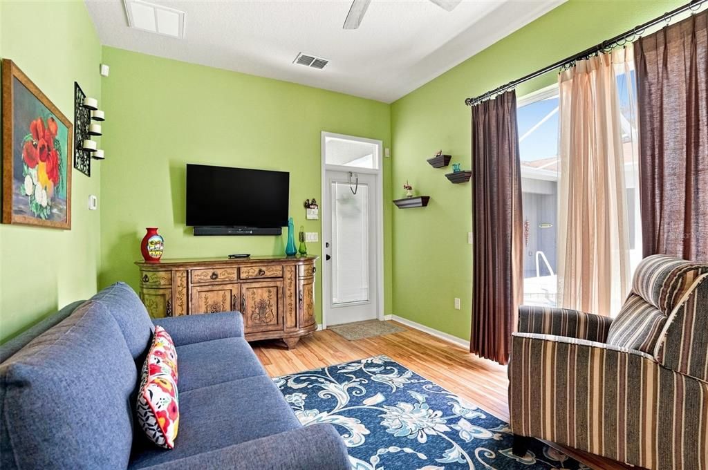 En Venta: $545,000 (4 camas, 3 baños, 2684 Pies cuadrados)