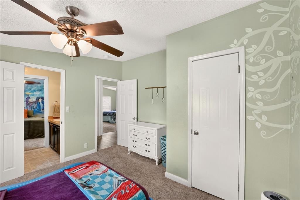 For Sale: $345,000 (5 beds, 3 baths, 1976 Square Feet)