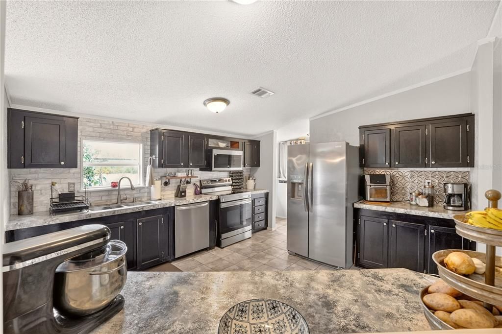 For Sale: $345,000 (5 beds, 3 baths, 1976 Square Feet)