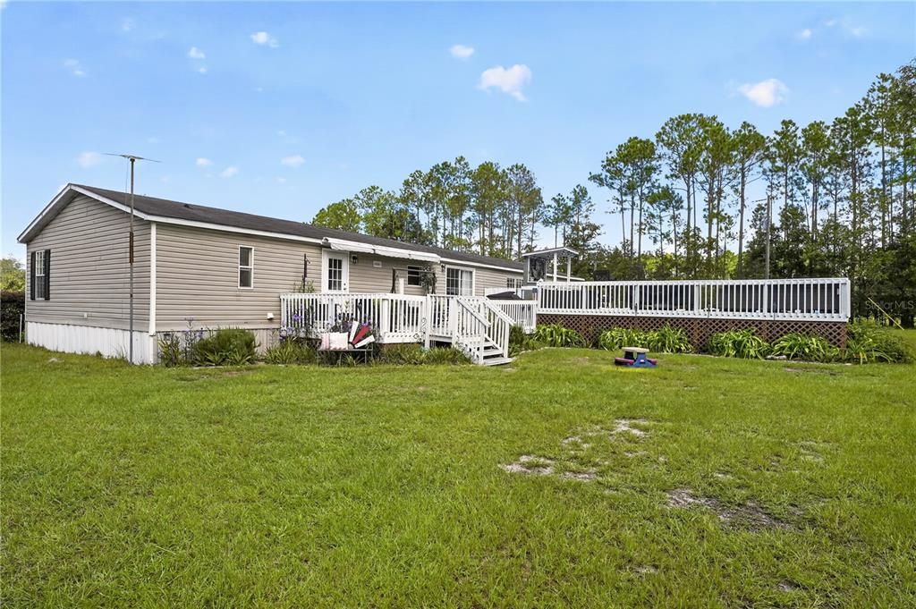 For Sale: $345,000 (5 beds, 3 baths, 1976 Square Feet)