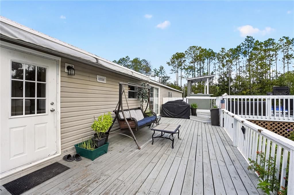 For Sale: $345,000 (5 beds, 3 baths, 1976 Square Feet)