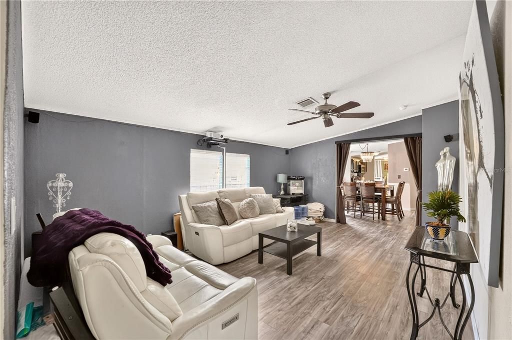 For Sale: $345,000 (5 beds, 3 baths, 1976 Square Feet)