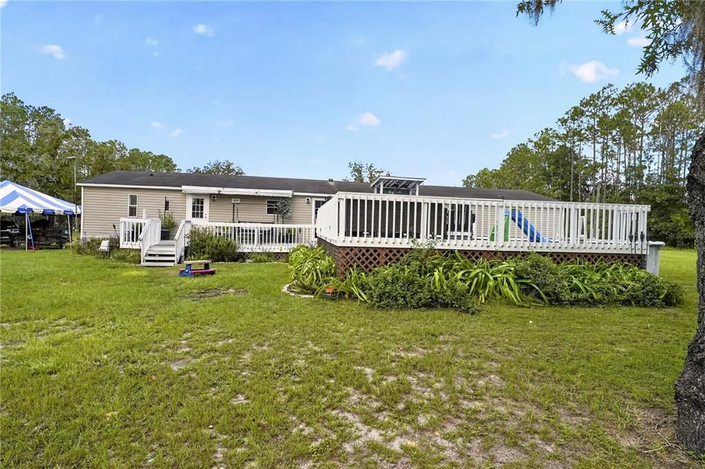For Sale: $345,000 (5 beds, 3 baths, 1976 Square Feet)