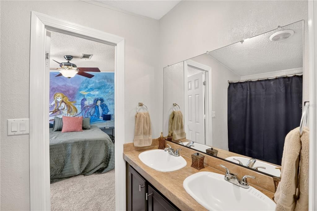 For Sale: $345,000 (5 beds, 3 baths, 1976 Square Feet)