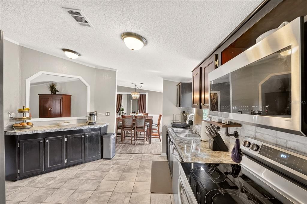 For Sale: $345,000 (5 beds, 3 baths, 1976 Square Feet)