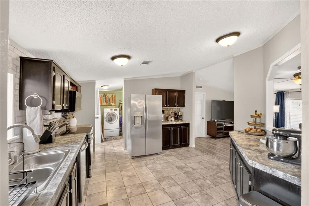 For Sale: $345,000 (5 beds, 3 baths, 1976 Square Feet)