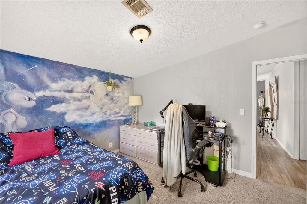 For Sale: $345,000 (5 beds, 3 baths, 1976 Square Feet)