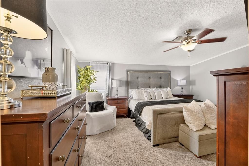 For Sale: $345,000 (5 beds, 3 baths, 1976 Square Feet)