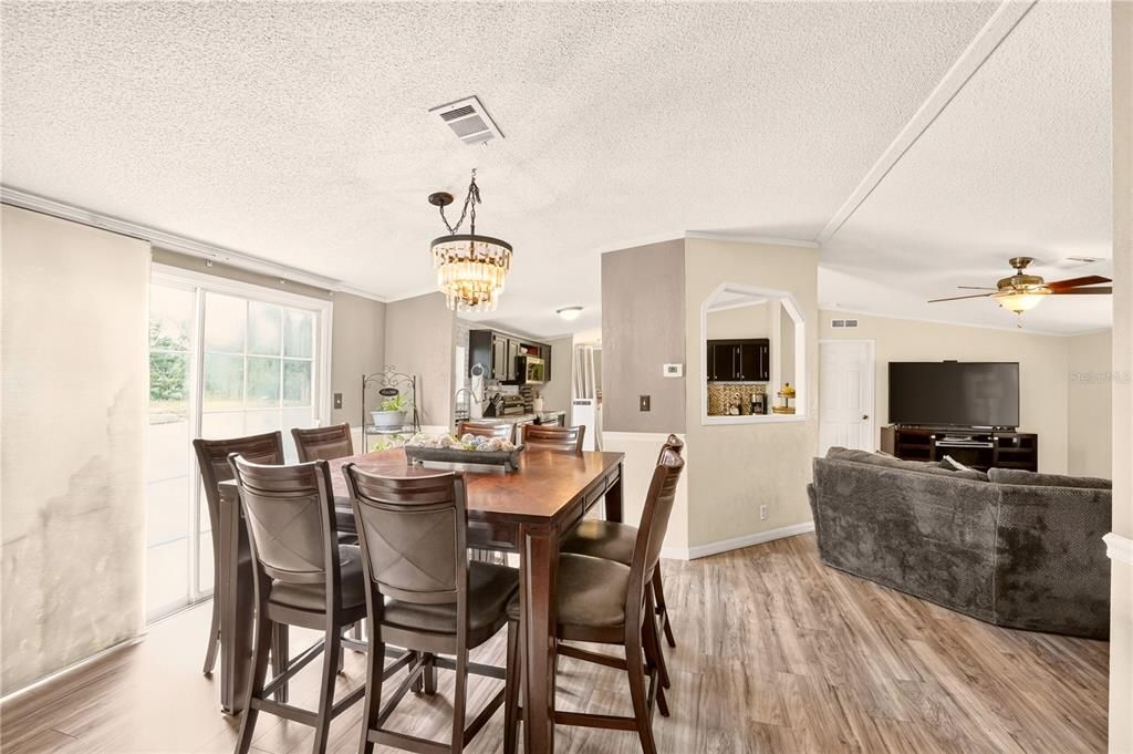 For Sale: $345,000 (5 beds, 3 baths, 1976 Square Feet)