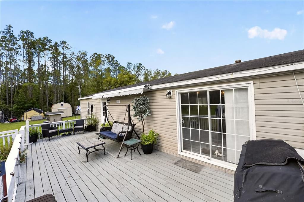 For Sale: $345,000 (5 beds, 3 baths, 1976 Square Feet)