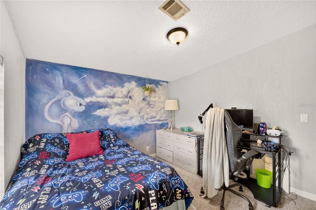 For Sale: $345,000 (5 beds, 3 baths, 1976 Square Feet)