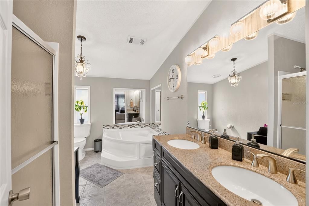 For Sale: $345,000 (5 beds, 3 baths, 1976 Square Feet)