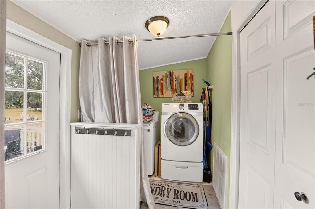 For Sale: $345,000 (5 beds, 3 baths, 1976 Square Feet)