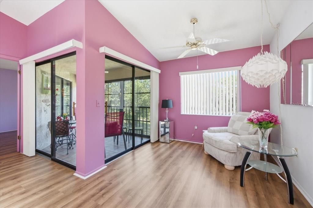 На продажу: $134,000 (2 спален, 2 ванн, 1024 Квадратных фут)
