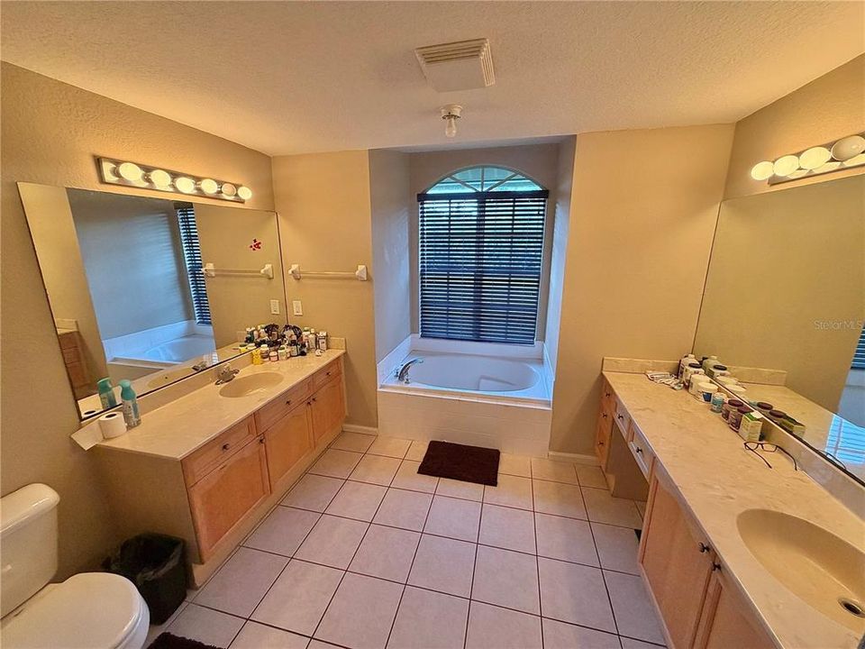 For Sale: $639,900 (3 beds, 2 baths, 2286 Square Feet)
