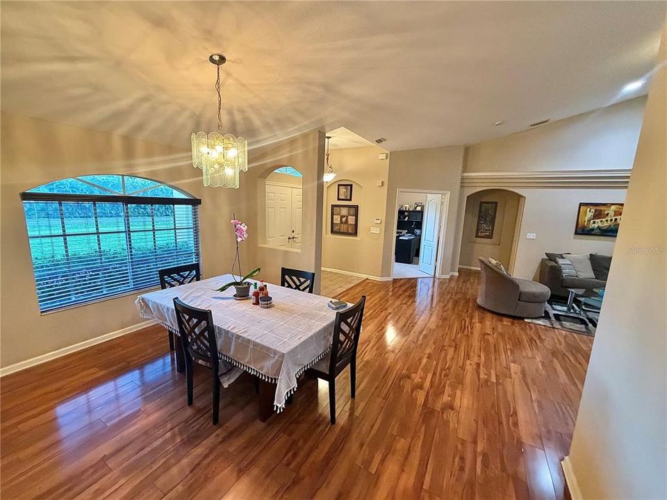 For Sale: $639,900 (3 beds, 2 baths, 2286 Square Feet)