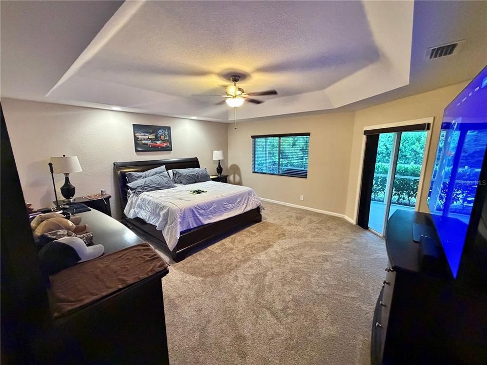 For Sale: $639,900 (3 beds, 2 baths, 2286 Square Feet)
