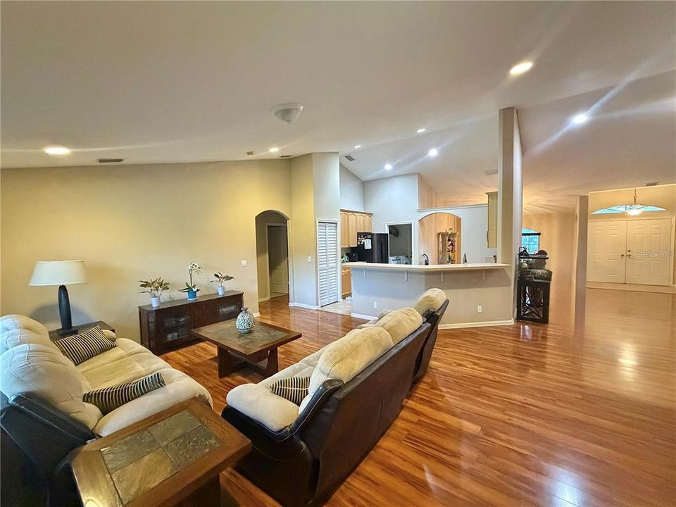 For Sale: $639,900 (3 beds, 2 baths, 2286 Square Feet)