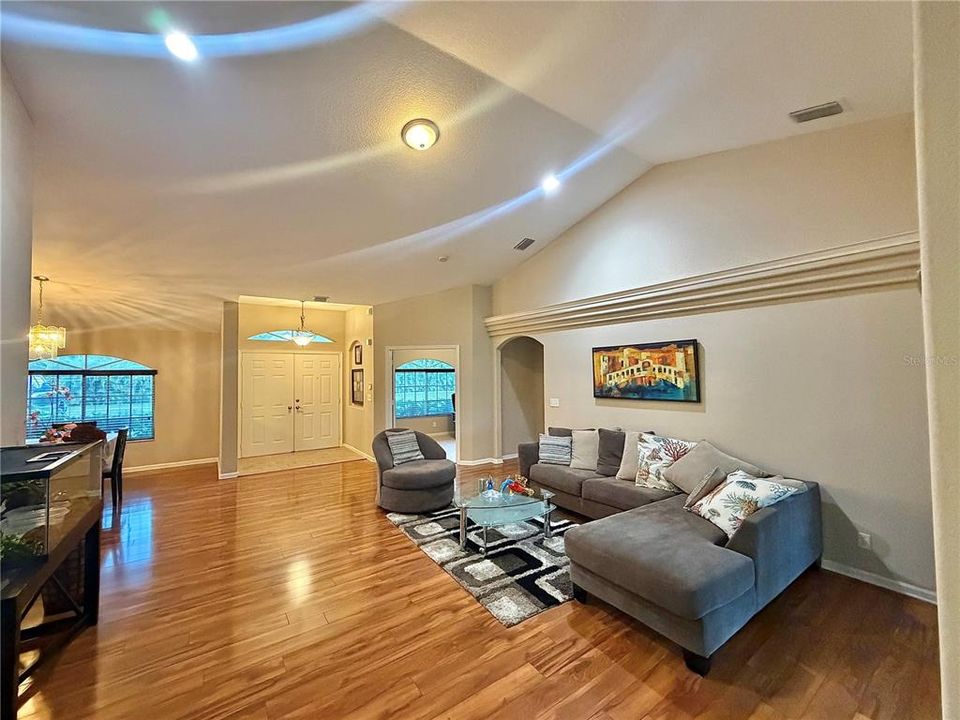 For Sale: $639,900 (3 beds, 2 baths, 2286 Square Feet)