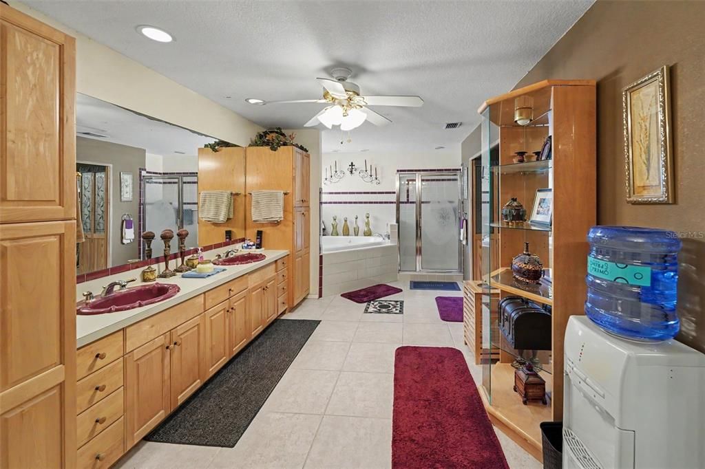 For Sale: $699,000 (4 beds, 3 baths, 2795 Square Feet)