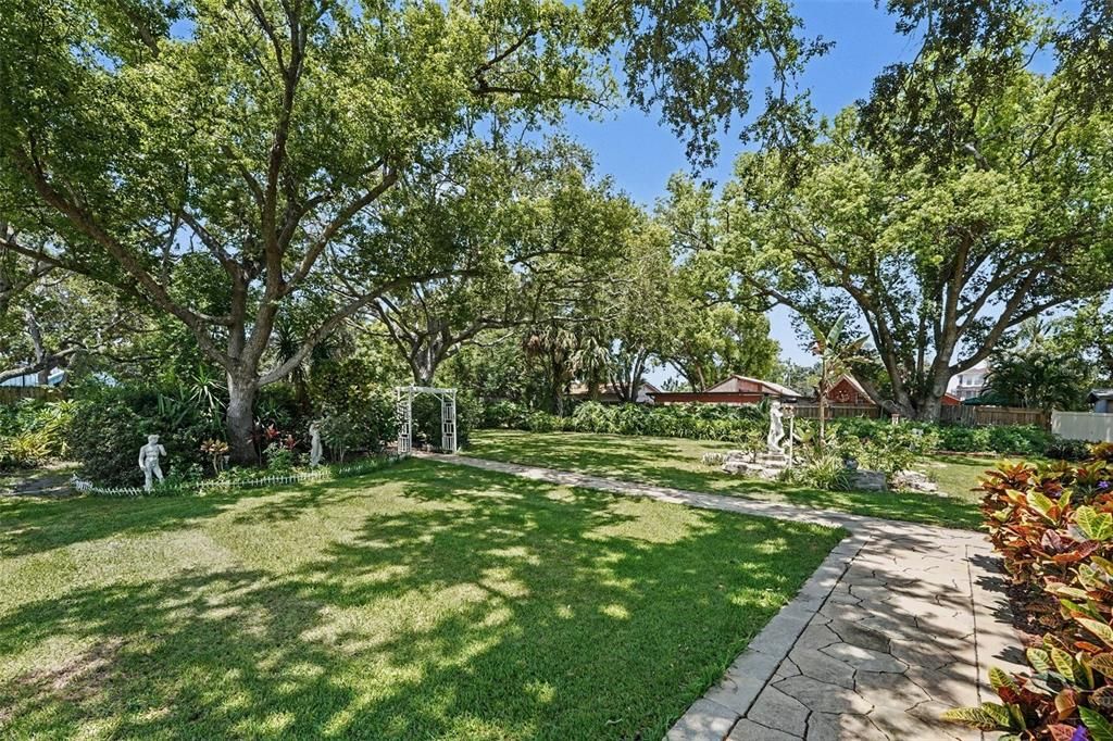 For Sale: $699,000 (4 beds, 3 baths, 2795 Square Feet)