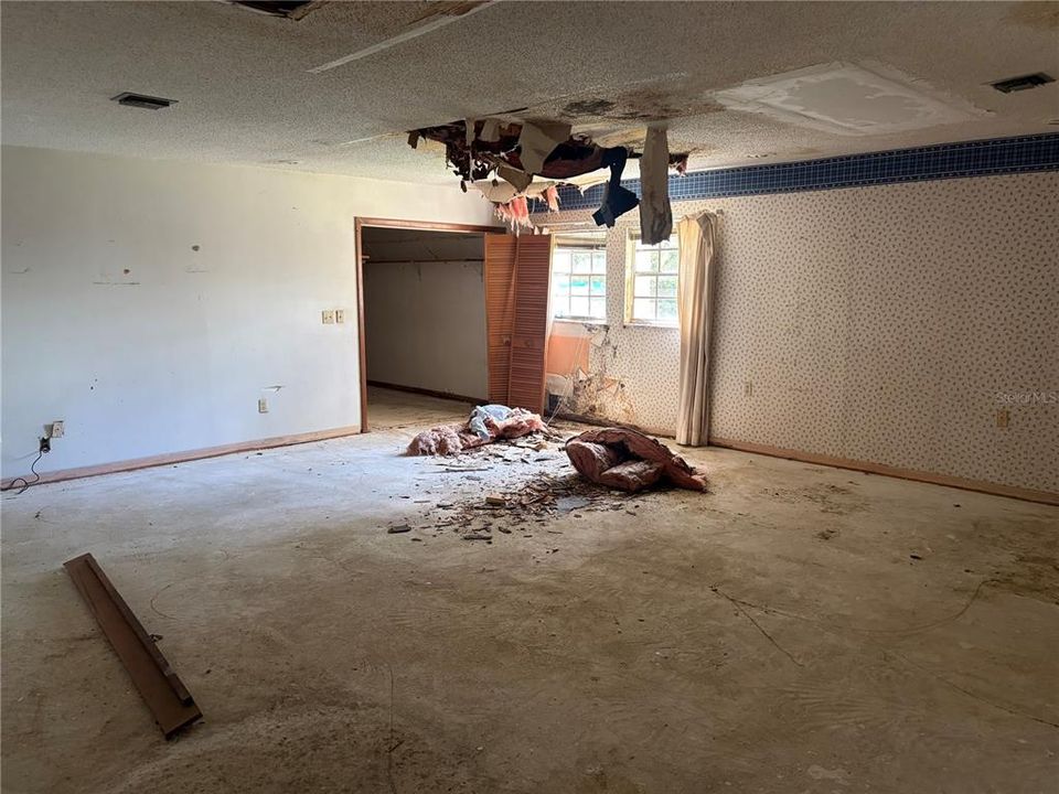 For Sale: $389,000 (4 beds, 3 baths, 3414 Square Feet)