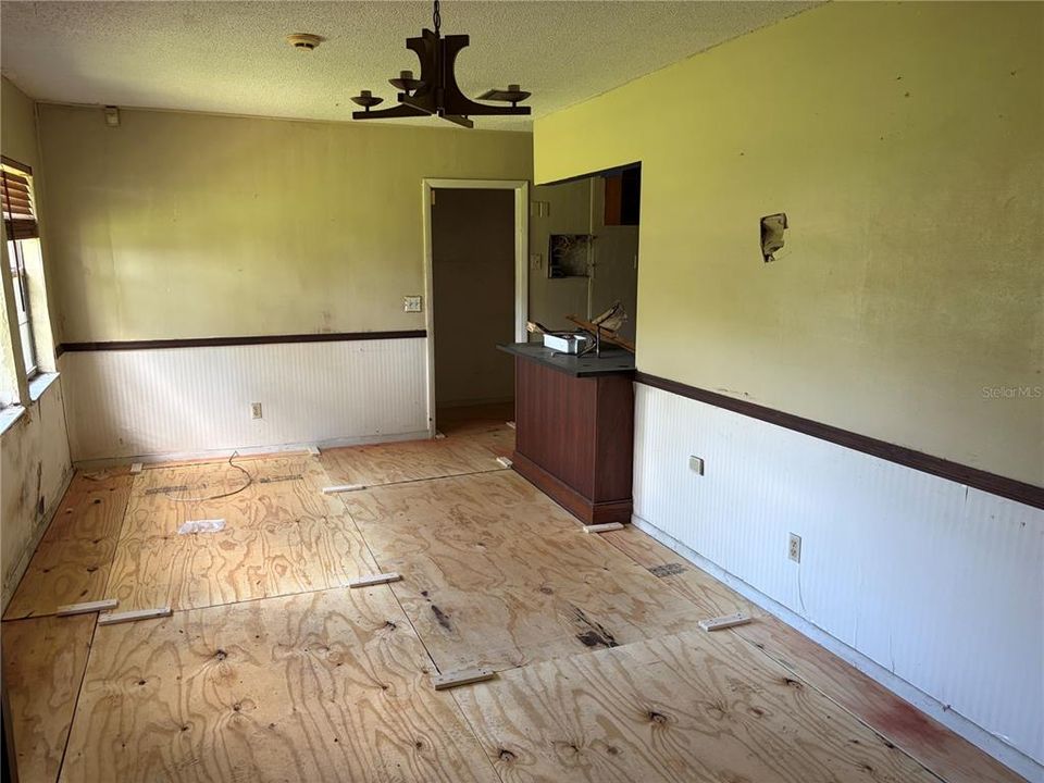 For Sale: $389,000 (4 beds, 3 baths, 3414 Square Feet)